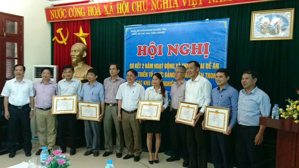 HỘI NGHỊ SƠ KẾT 02 NĂM HOẠT ĐỘNG VÀ TRIÊN KHAI ĐỀ ÁN PHÁT TRIỂN TỔ CHỨC ĐẢNG VÀ ĐẢNG VIÊN TRONG CÁC KCN TỈNH