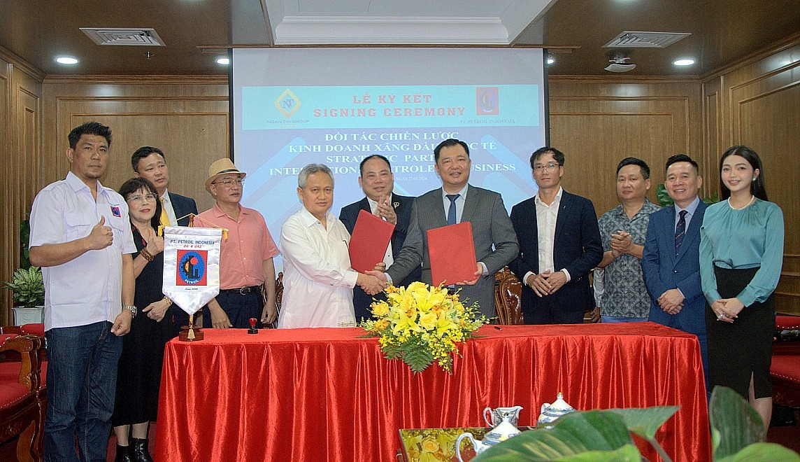 Chủ tịch HĐQT Công ty cổ phần đầu tư TDG, Chủ tịch Tập đoàn Ngân Tín và PT. Petroil Indonesia ký kết hợp tác chiến lược kinh doanh xăng dầu
